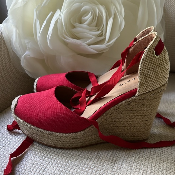 NWT Torrid Strappy Canvas Wedge - Picture 5 of 7